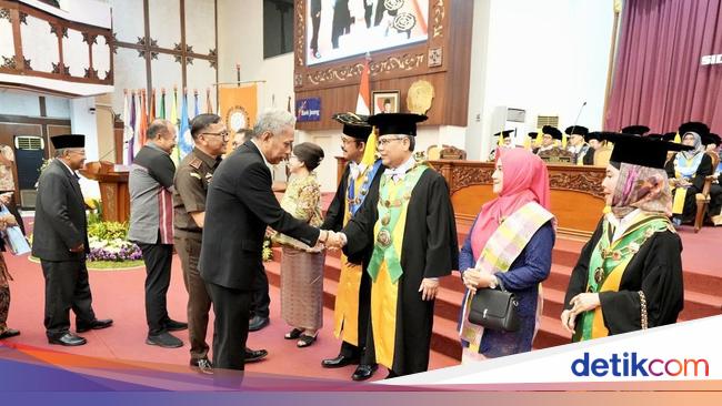 Dies Natalis Ke-49, Wamensos Agus Jabo Puji UNS Ciptakan SDM Unggul