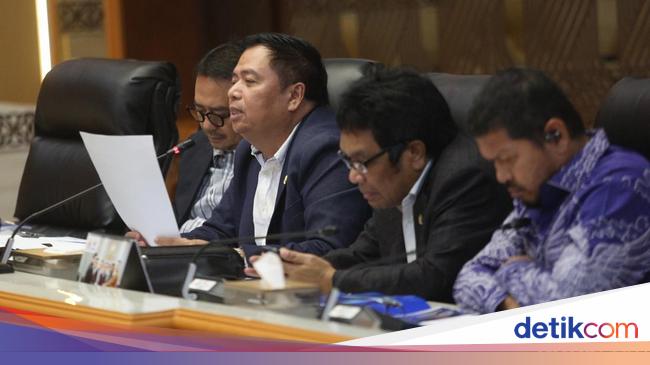 Ketua Komisi V DPR Usul Bentuk Pansus Bahas RUU Transportasi Online