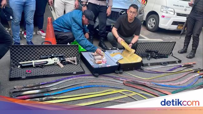 Temuan di Markas Gangster Jakut: 68 Sajam, 2 Airsoft Gun, 20 Paket Ganja