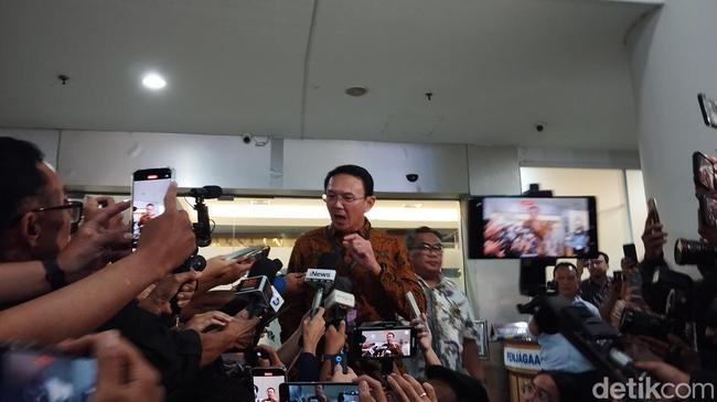 Ahok Kaget Usai Diperiksa Kejagung: Saya Cuma Tahu Sekaki, Mereka Sekepala