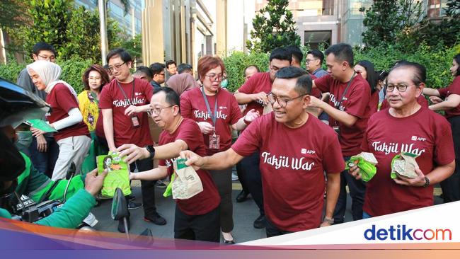 Foopak Greaseproof-Pisang Goreng Madu Bu Nanik Bagikan 1.000 Takjil