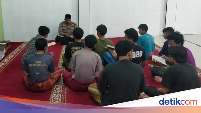 Saat Belasan ABG Tawuran di Jakbar Masuk Pesantren Kilat di Kantor Polisi