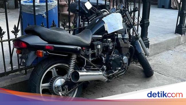 Tradisi Unik New York, Buang Barang Berharga dari Piano Sampai Motor!