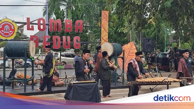 Keseruan Lomba Beduk di Ciamis Saat Ramadan