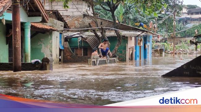 Banjir di Jakarta Meluas Jadi 34 RT, Tertinggi 2,5 Meter di Cililitan