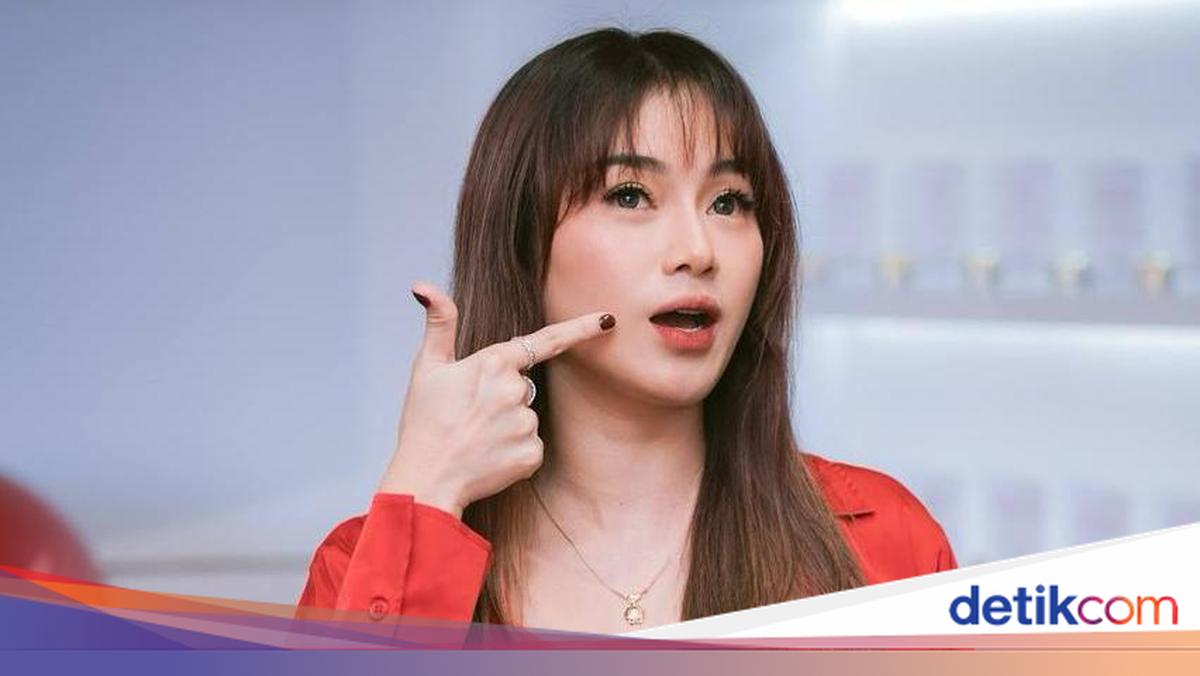 Photo: detikcom Dara The Virgin Undergoes Surgery for Benign Breast Tumors