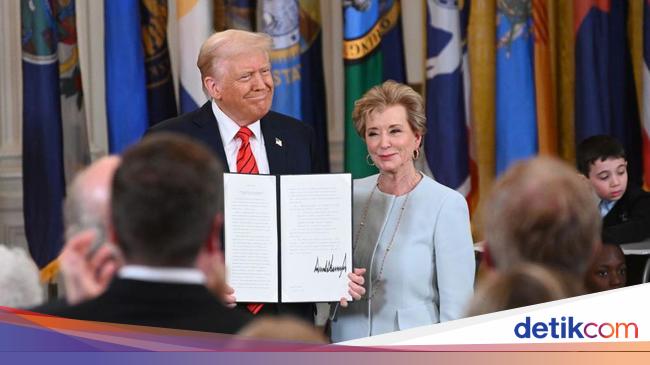 Trump Orders US Education Department Dissolution