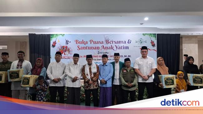 Pramono Beri Santunan 1.500 Anak Yatim di Masjid Jakbar