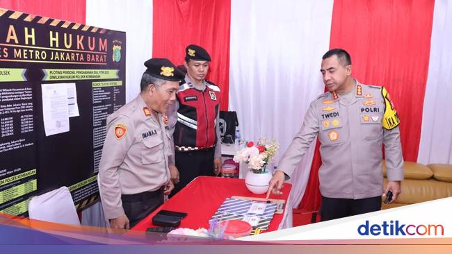 Kapolres Jakbar Cek Pos Pengamanan, Pastikan Kesiapan Hadapi Mudik Lebaran