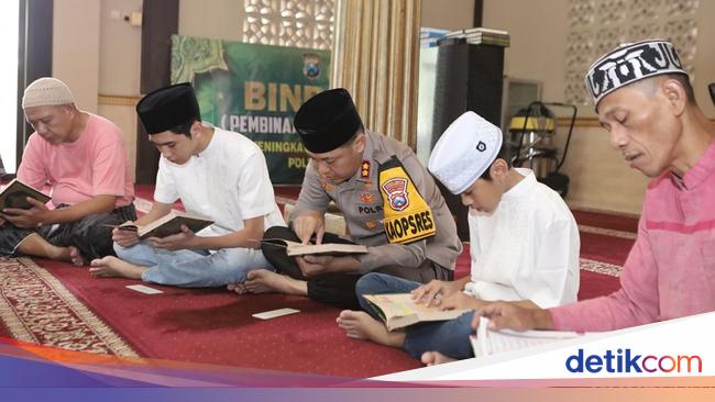 Tadarus Bareng Warga Rutin Digelar di Masjid Al Busrah Polres Lamongan