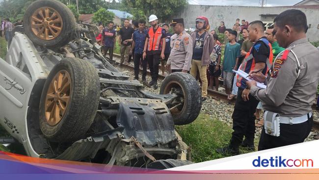 Mobil Tertabrak Kereta di Asahan Sumut, Satu Keluarga Tewas