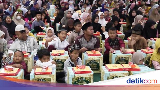 Pramono Buka Puasa Bersama 1.500 Anak Yatim di Masjid Raya Hasyim Asy’ari