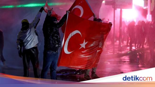 10.000 Orang Demo di Istanbul Protes Penahanan Wali Kota Rival Erdogan
