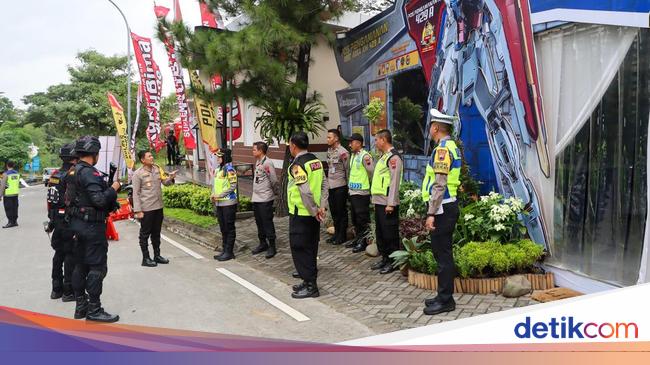 Kapolda Jateng Cek Pos Pengamanan Mudik Lebaran di Rest Area Tol Semarang