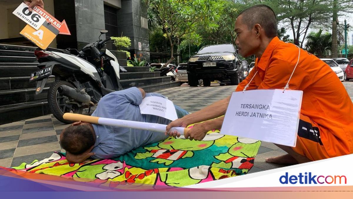 Herdi dijatuhi hukuman 15 tahun penjara atas kasus pembunuhan terhadap temannya sendiri seorang driver ojol, usai menumpang di rumahnya dan curi motor hingga ponsel. Vonis ini lebih ringan dari tuntutan jaksa.