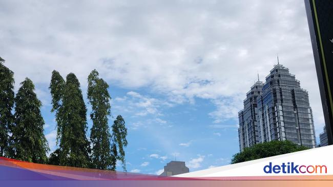 Langit Biru Jakarta Kala Sisa 'Pemain Inti' di Ibukota