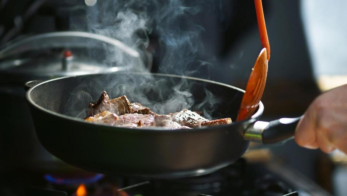 Butuh Panasin Masakan Daging? Begini Caranya Biar Kualitas Nutrisinya Terjaga