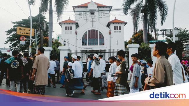 Potret Salat Id di Bangunan Ikonik, Masjid Tua, Gereja, Hingga Museum di Indonesia