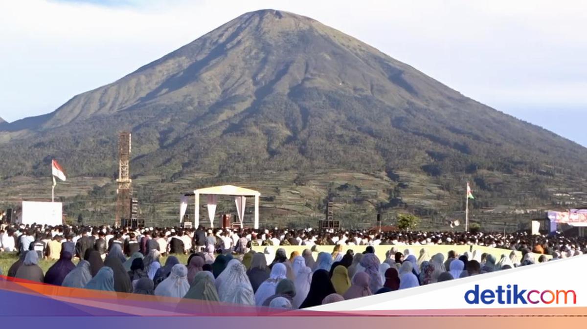 Salat Id Disuguhi Agungnya Panorama Sindoro-Sumbing di Garung Wonosobo