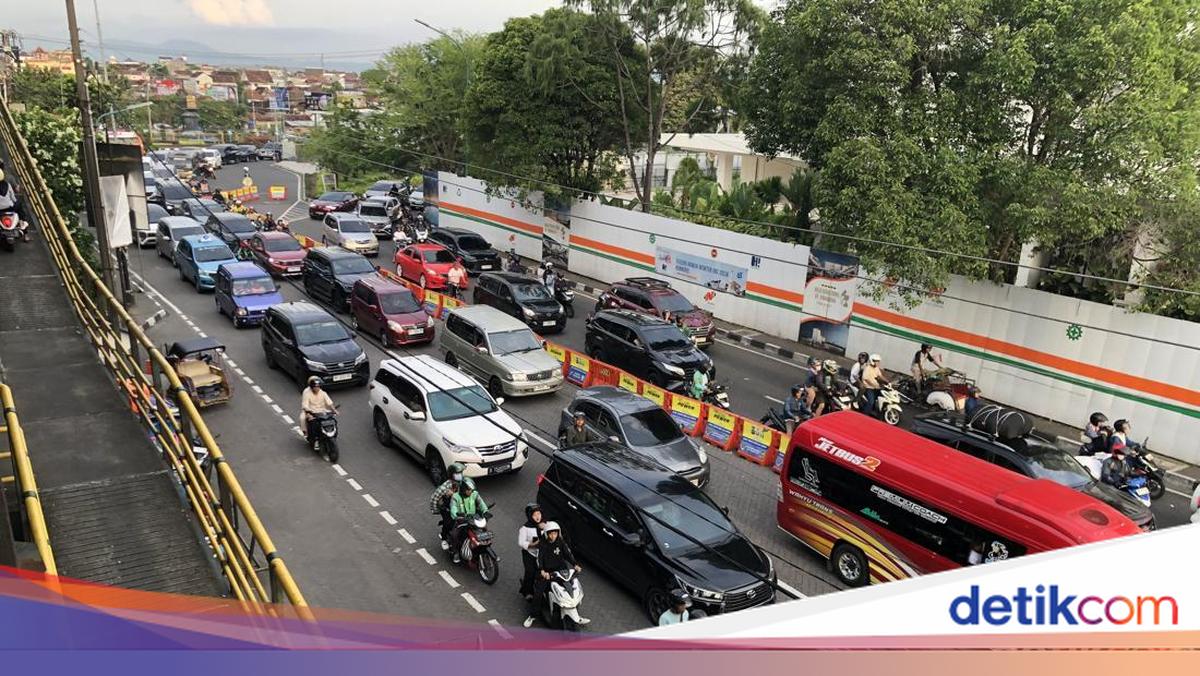 Potret Arus Lalu Lintas Menuju Malioboro Sore Ini: Padat Merayap!