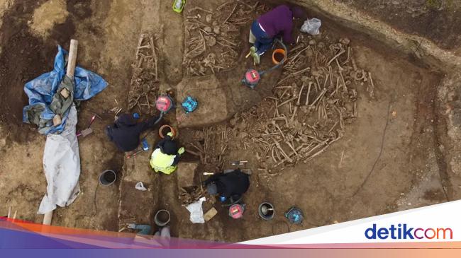 何百ものローマ軍の枠組みの恐ろしい発見