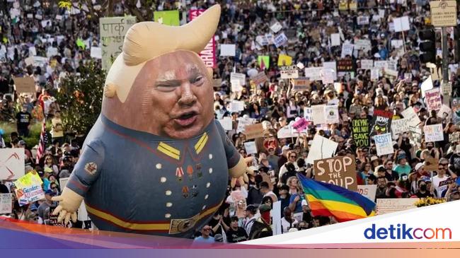 Kebijakan Trump Bikin Puluhan Ribu Warga AS Turun ke Jalan