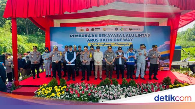 Kapolri Pantau Terus Dinamika One Way Nasional Tol Trans Jawa