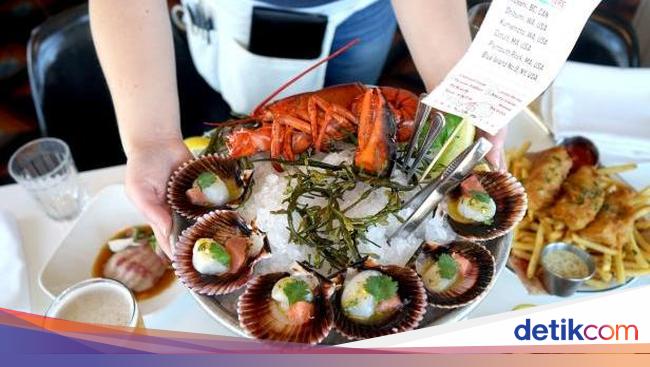 Pesan Makanan Paling Mahal, Pria Ini Minta Tagihannya Dibagi Rata