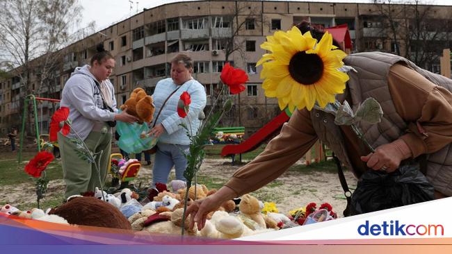 Penghormatan untuk Anak-anak yang Tewas dalam Serangan Rusia di Kryvyi Rih