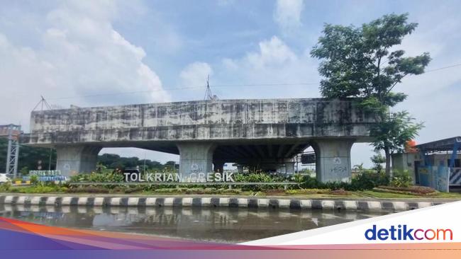 BMW Nyemplung dari Tol Krian-Gresik