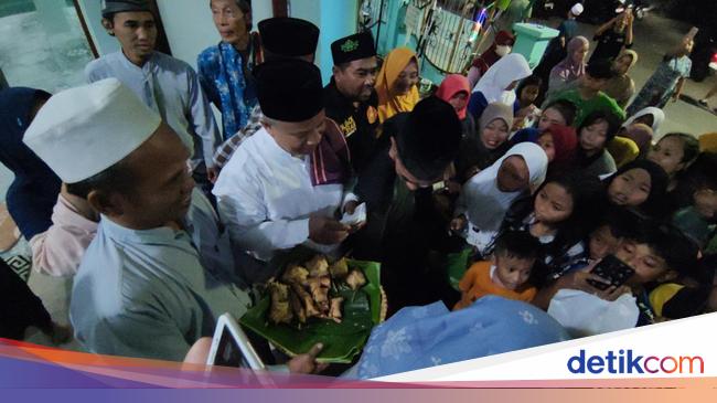 Rebutan Kupat Jembut, Tradisi Syawalan dari Pedurungan di Kota Semarang
