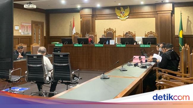 Terungkap 'Satu Pintu' Urusan Duit ke Trio Hakim Pembebas Ronald Tannur