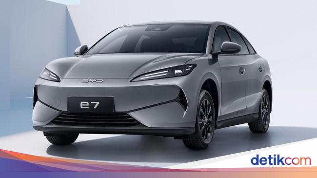 Wujud Sedan Listrik Murah BYD e7 yang Cocok Buat Mobil Taksi