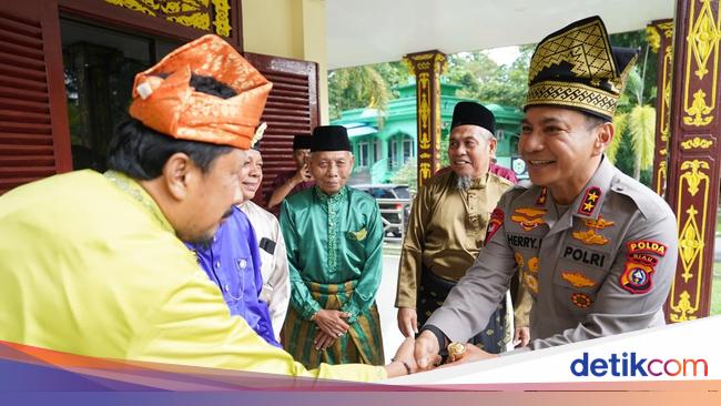 Pererat Silaturahmi, Kapolda Riau Kunjungi Lembaga Adat Melayu hingga UAS