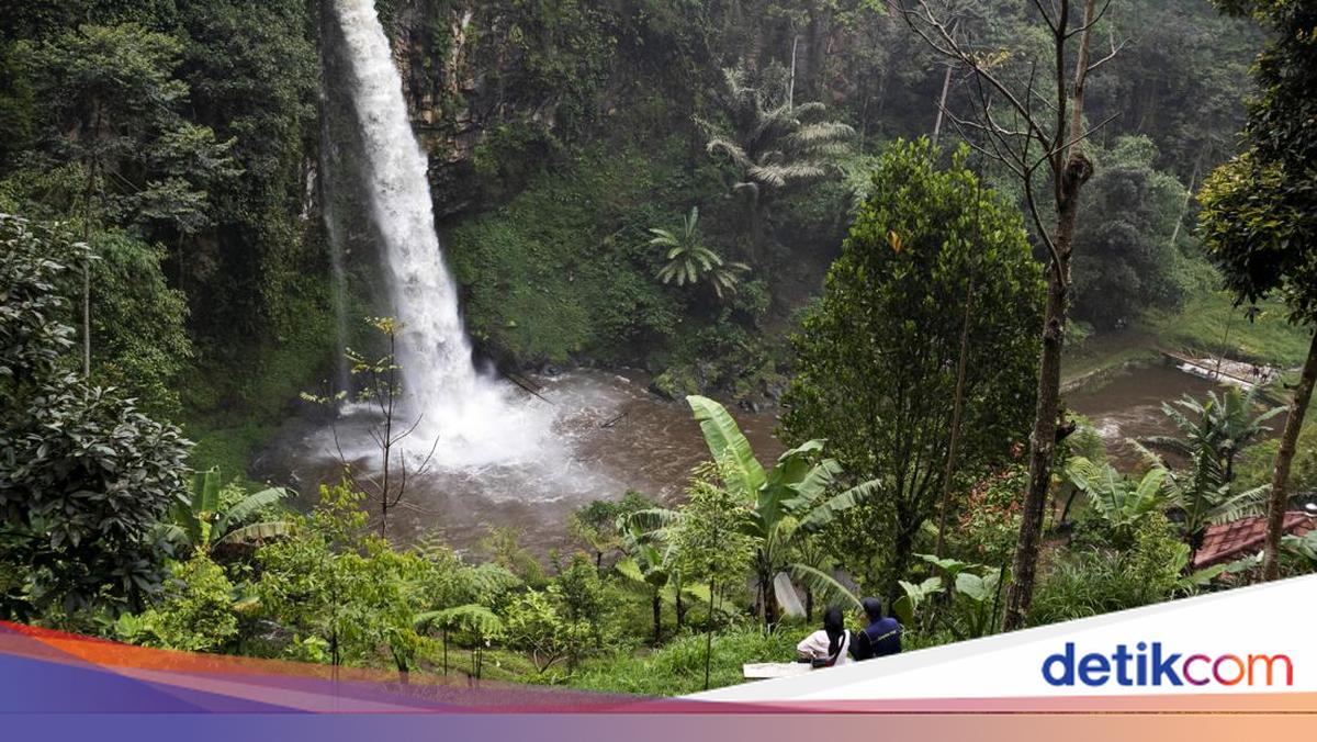 Melihat Keindahan Curug Bugbrug di Cisarua