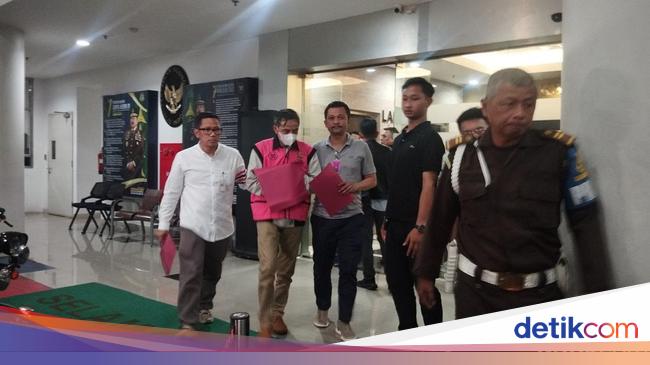 Penampakan 3 Hakim Pemberi Vonis Lepas Korupsi Migor Berbaju Tahanan