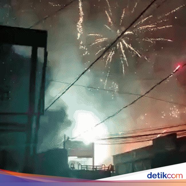 4 Fakta Petasan di Langit Bogor Ternyata Toko Mainan Kebakaran
