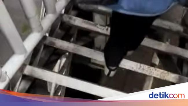 Ngeri Pelat Besi JPO Amburadul Diduga Dicuri