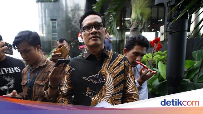 Pengacara Hasto, Febri Diansyah Diperiksa KPK