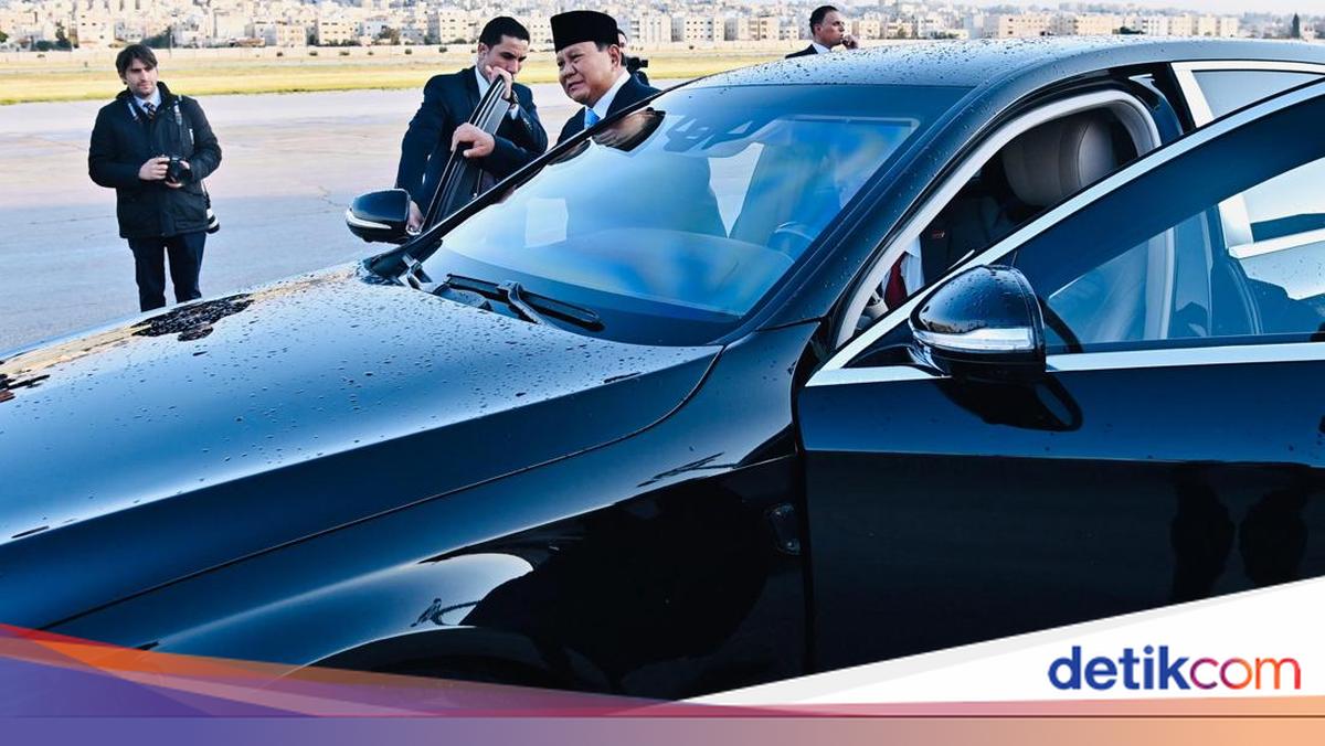 Raja Yordania Abdullah II Kendarai Mobil Antar Langsung Prabowo Ke Hotel raja-yordania-abdullah-ii-kendarai-mobil-antar-langsung-prabowo-ke-hotel