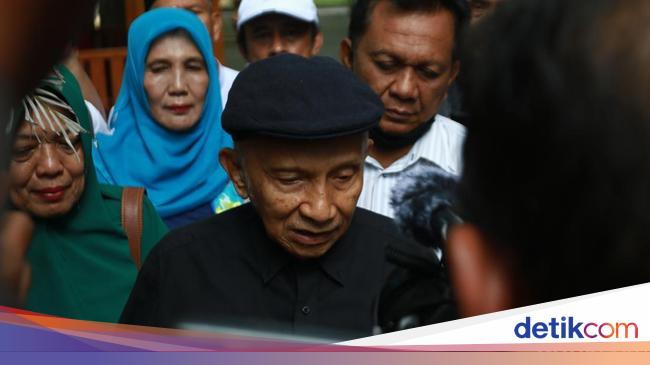 Amien Rais hingga Roy Suryo Geruduk UGM Pertanyakan Keaslian Ijazah Jokowi