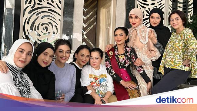 Geng Hits Hot Arisan Bella Saphira dengan Kris Dayanti CS
