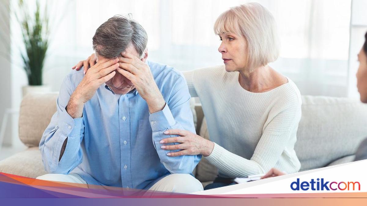 Pria China, Li, viral mencari mantan kekasihnya setelah 20 tahun untuk mengembalikan utang. Ia ingin melunasi rasa bersalah dan memastikan kabar Ma.