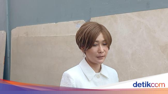 Inul Daratista Cerita Pengalaman Naik Pesawat Mendarat Darurat di Pegunungan
