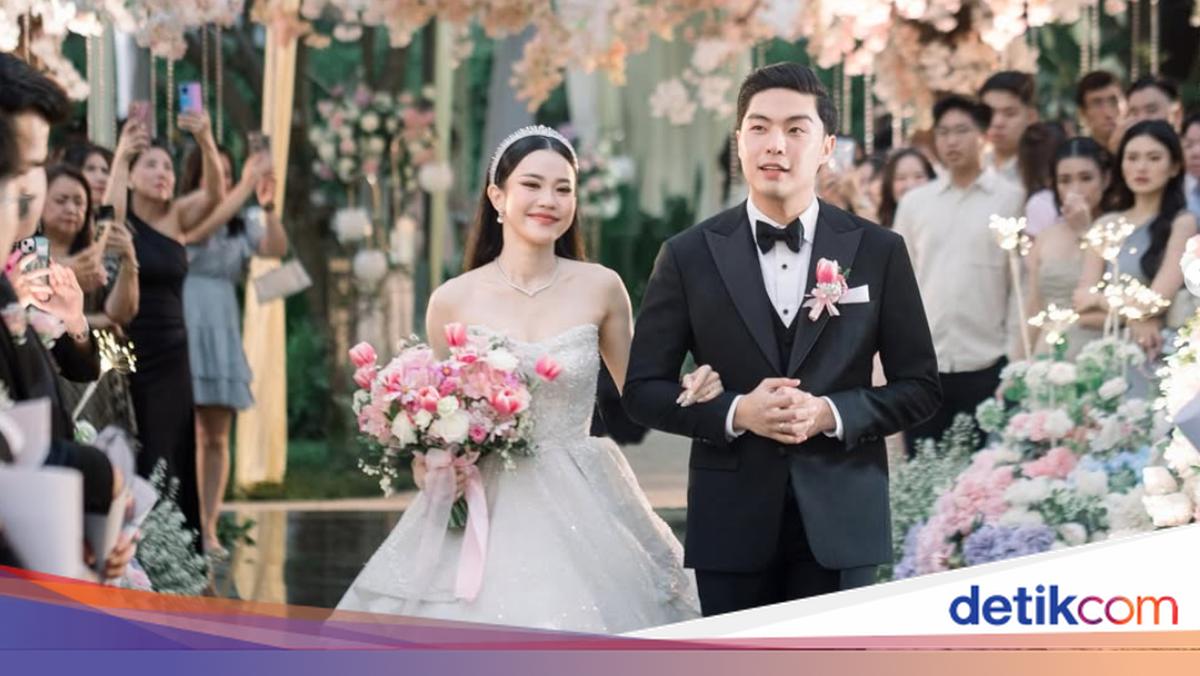 U unga oz spermasini berdi. Laure Giberning yalangoch fotosurati