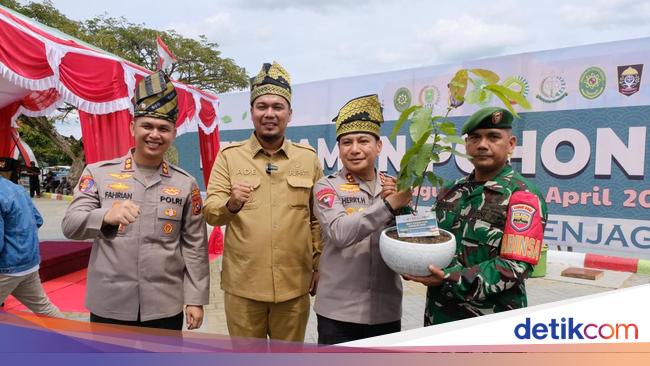 Jelang Jambore Karhutla, Polda Riau Lanjutkan Penanaman Pohon di Danau Raja