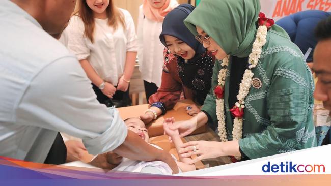 Dharma Wanita Persatuan Kemensos Gelar Khitan Massal di Malang