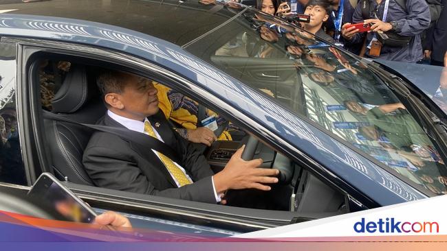 Kala Bahlil Ngaku Gajinya Nggak Cukup Beli Toyota Crown Hidrogen: Harus Cicil!