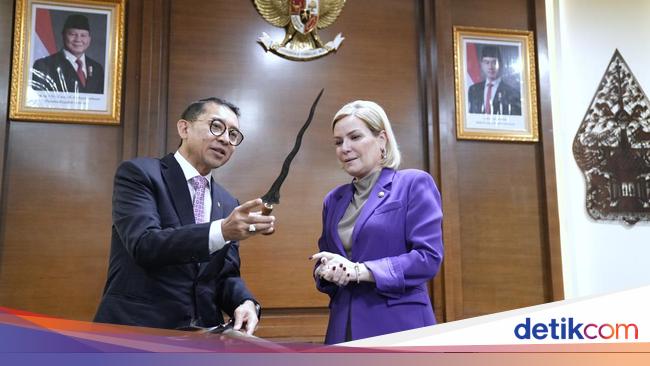 Sambut Menbud Rusia, Fadli Zon Bahas Peluang Kolaborasi Bidang Kebudayaan