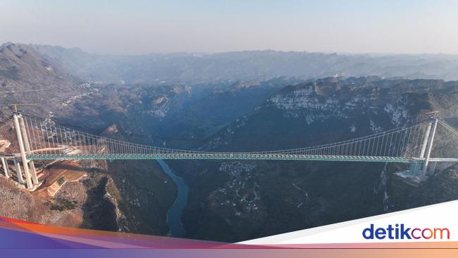China Segera Buka Jembatan Gantung Tertinggi Dunia, Geser Golden Gate